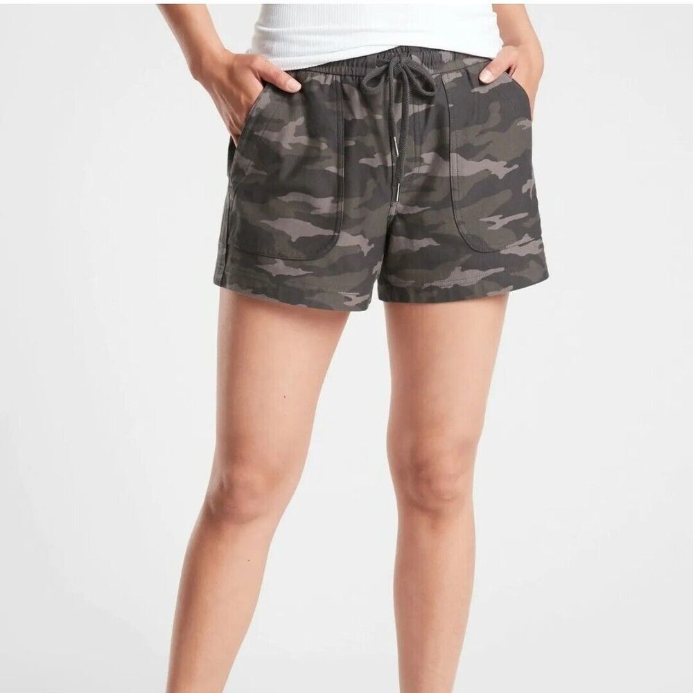 Athleta Camo Farallon Women's 20 Shorts Green Drawstring Elastic Waist NEW!